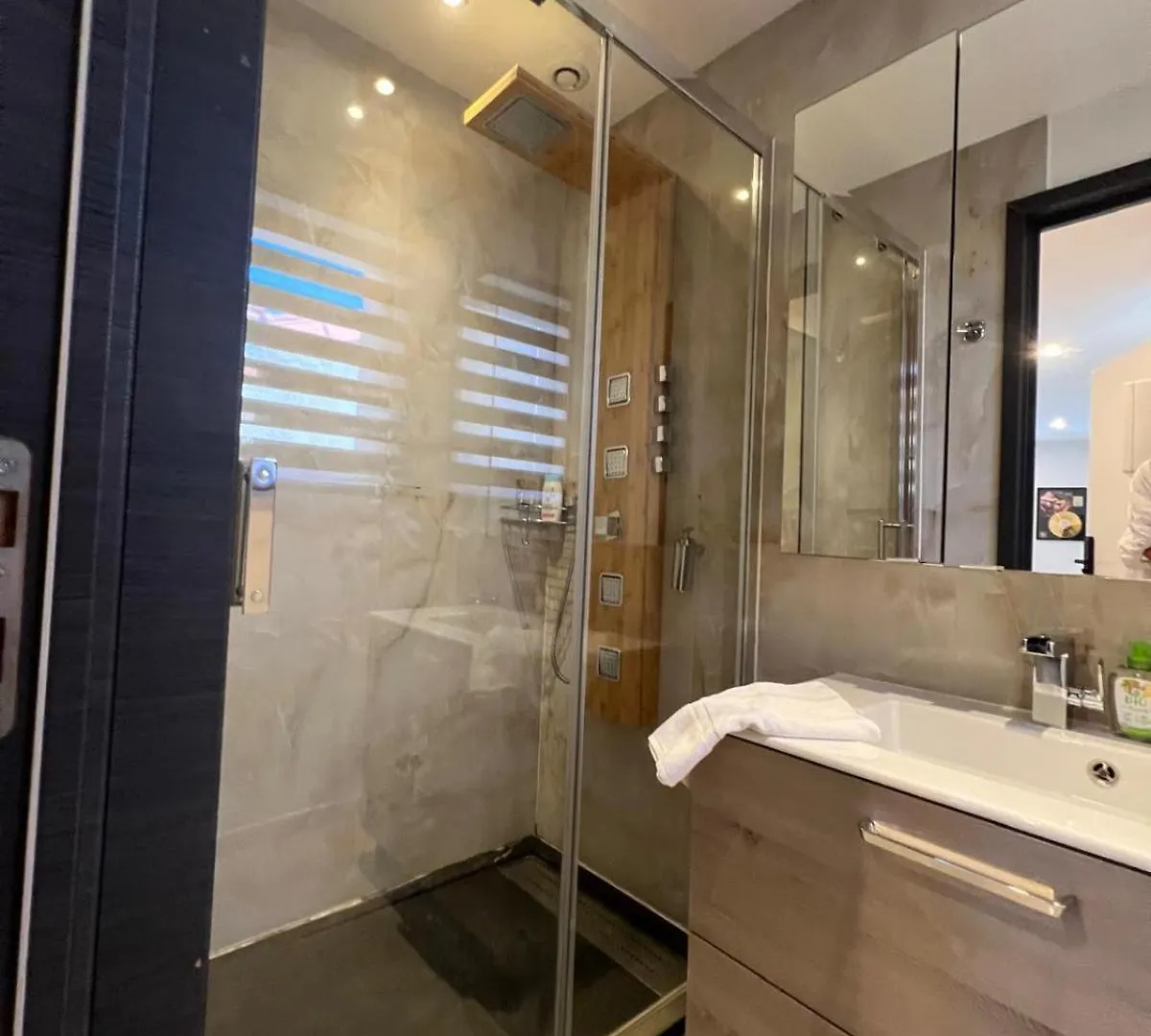 2P Cannes Festival Apartment